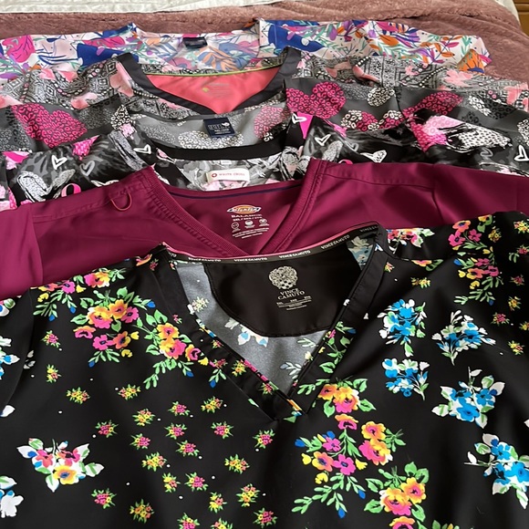 Scrub tops - Picture 2 of 9